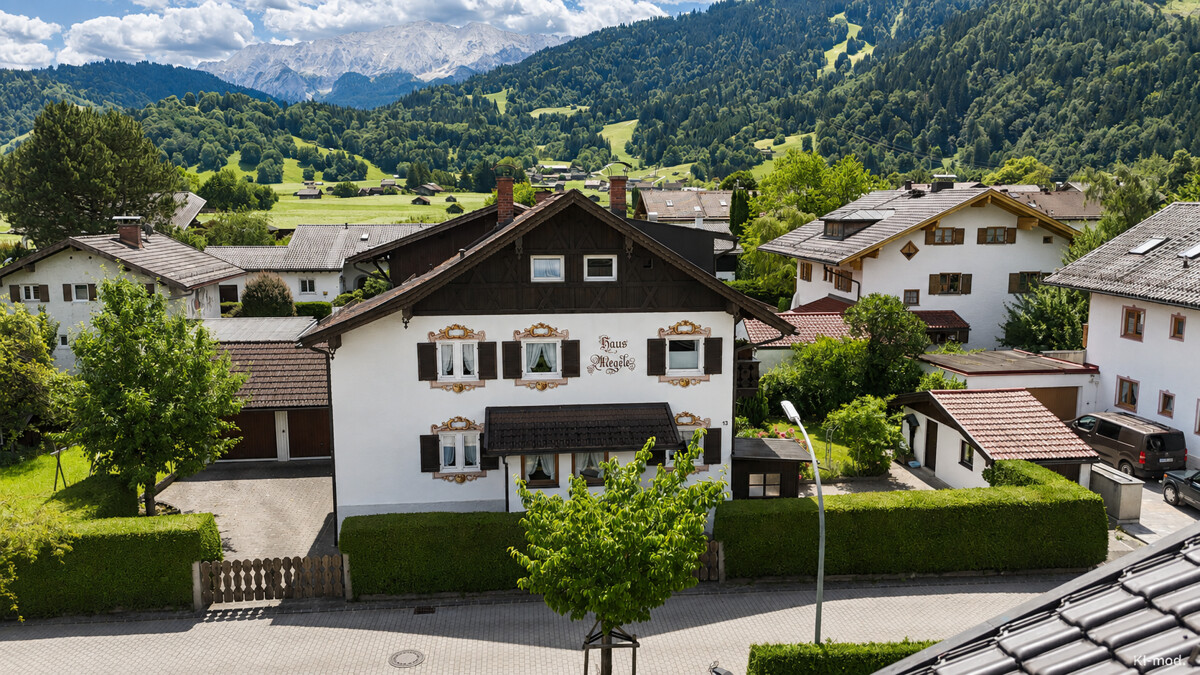 Traditionelles Wohnhaus mit vielseitigen Nutzungsmöglichkeiten – ein Zuhause für Generationen
