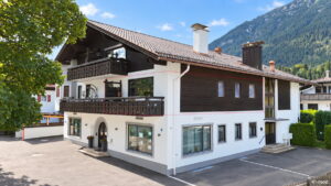 Gemütlich wohnen mit Bergblick
Renovierte 2-Zimmer-Wohnung
– bald frei –