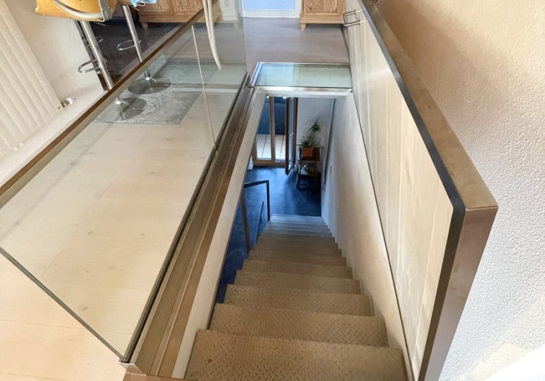 Treppe DG ins OG origineller Falltüre